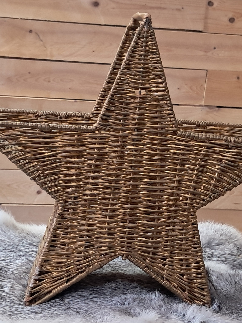 Woven Star Accent Basket in Natural Brown